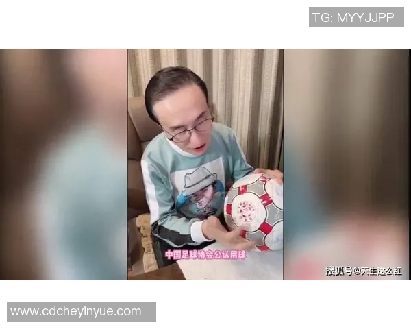 中国足球明星签字活动引发热潮球迷争相收藏珍贵签名纪念品