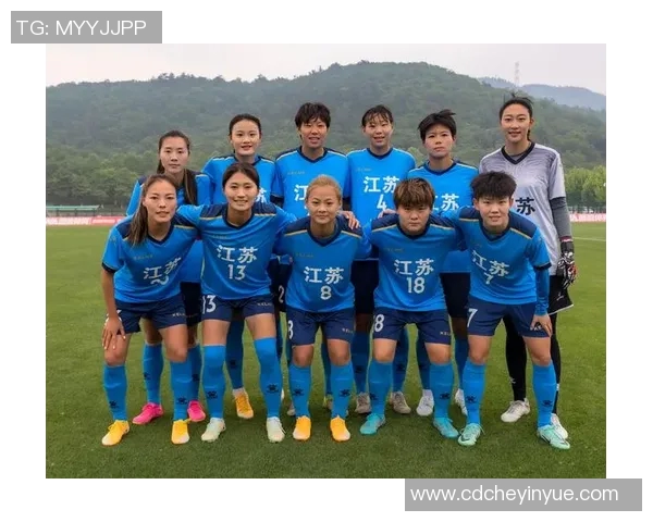 和女朋友一起欣赏足球明星的精彩瞬间与激情时刻 和女朋友一起欣赏足球明星的精彩瞬间与激情时刻