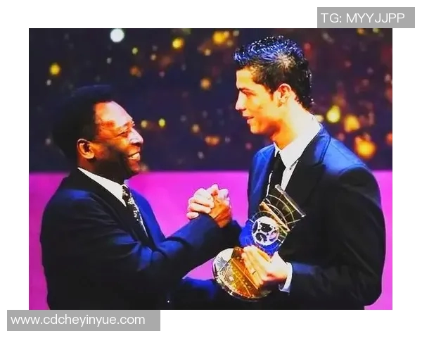 足球明星同框拍摄图展现友谊与竞技魅力的精彩瞬间 足球明星同框拍摄图展现友谊与竞技魅力的精彩瞬间